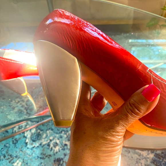 ✨Cindy✨ Color-Block Candy 🍎 Red & Metallic Silver Patent Arched Pumps - Picture 4 of 8
